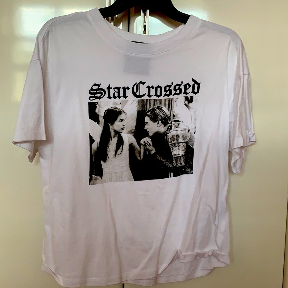 FOREVER 21 ROMEO+JULIET ‘STARCROSSED’ GRAPHIC TEE